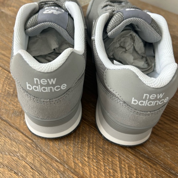 NWOT New Balance Women's 515 Retro Sneaker - Picture 9 of 11